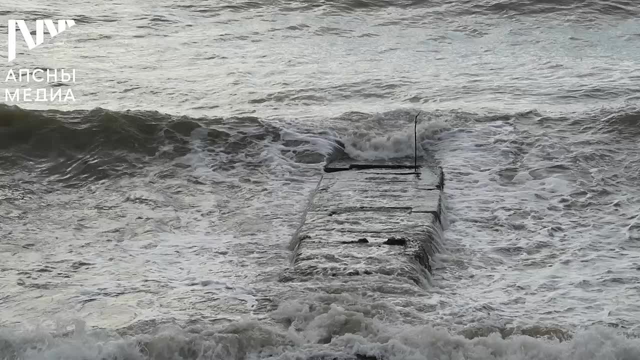 В среду, 10 декабря, на Черноморском побережье Абхазии ожидается переменная облачность, со второй половины дня местами дождь, гроза