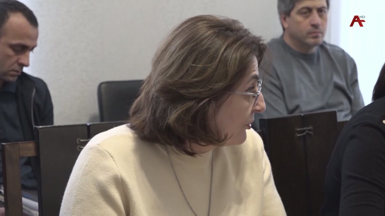 Подготовку к новогодним праздникам обсудили в администрации столицы на совещании под председательством главы Тимура Агрба