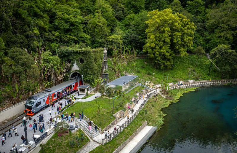 Железнодорожный пассажиропоток между Россией и Абхазией за 11 месяцев 2025 года превысил 475 тысяч человек