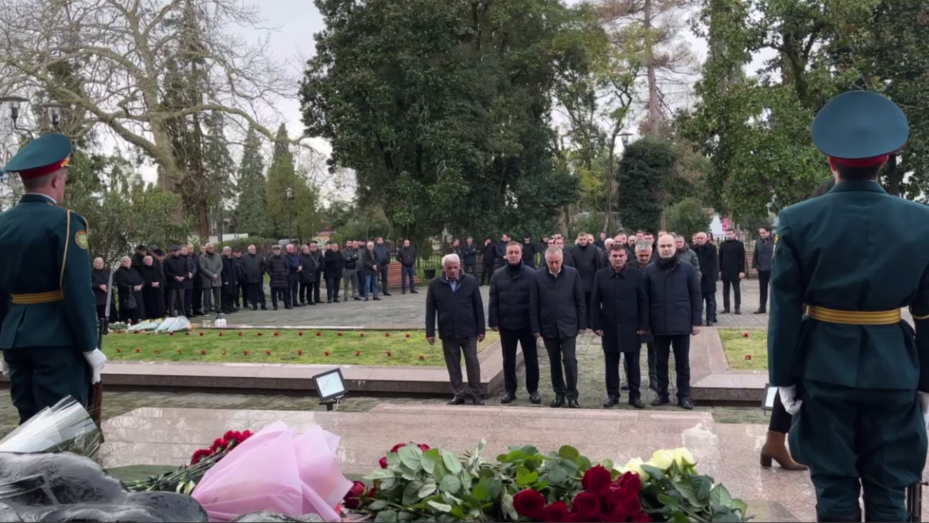 Sputnik недели: поздравление Путина, вечер памяти Владислава Ардзинба и Латская трагедия