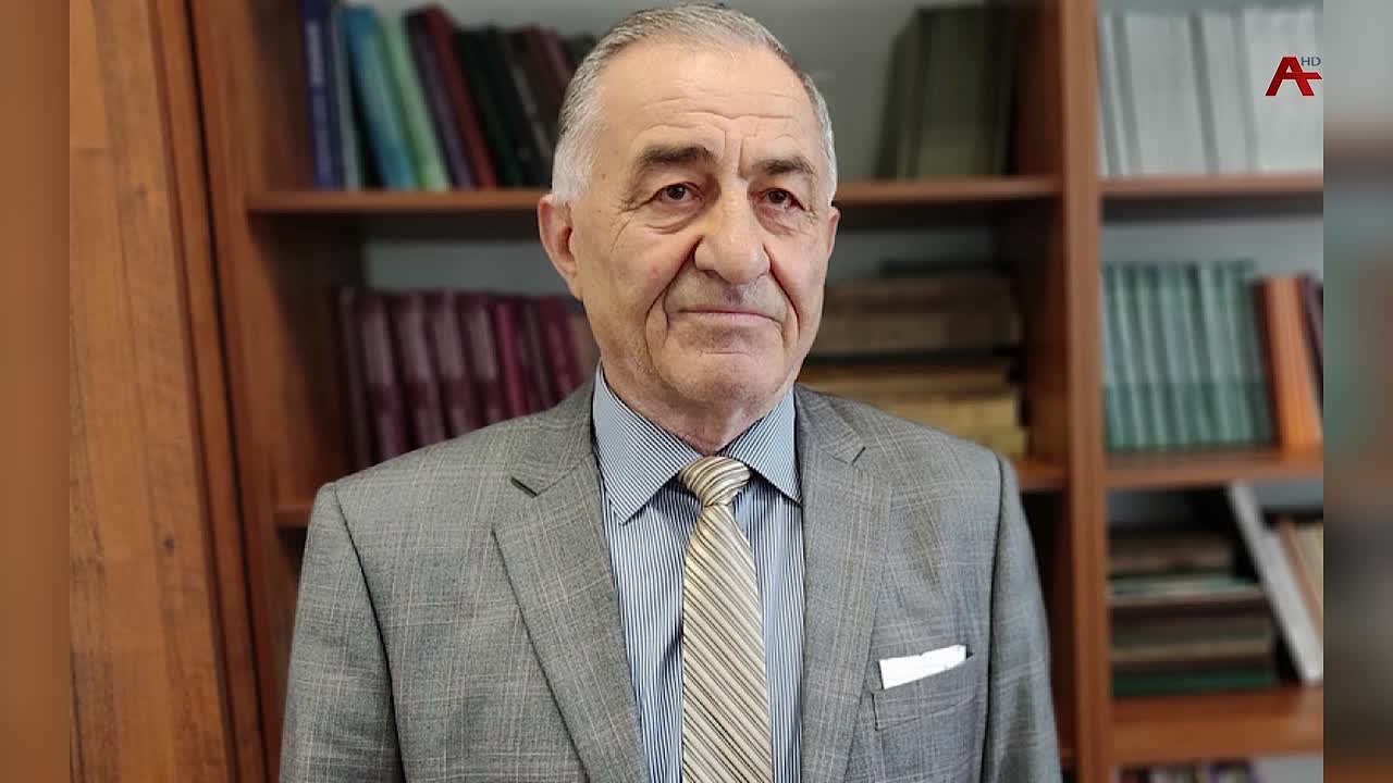 Бадра Гынба иусала «Анаука засазтыз аусзуы» а ахь ихоуп афилософиат наукаа рдоктор, апрофессор, ауниверситет афилософиеи акультуралогиеи ркафедра аиабы Иван арба , анаука-педагогигат усеи аспециалистца реиааареи рзы