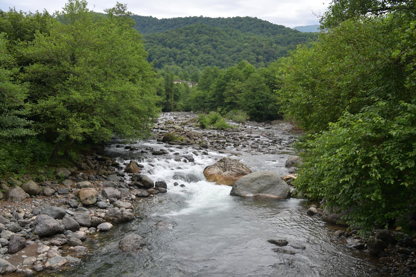 Русло реки Парнаут начали расчищать в селе Верхний Гулрыпш