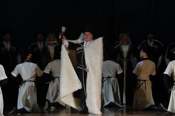 Отчетный концерт Госансамбля народной песни и танца прошел в Госфилармонии